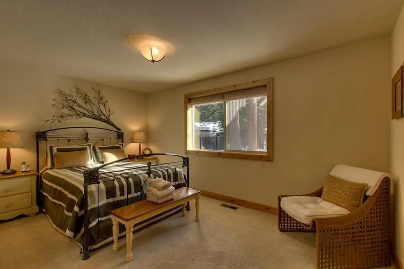 Vakantiehuis Brand New Upscale Home, Hot Tub, Foosball South Lake Tahoe Verenigde Staten