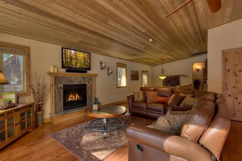 Vakantiehuis Brand New Upscale Home, Hot Tub, Foosball South Lake Tahoe